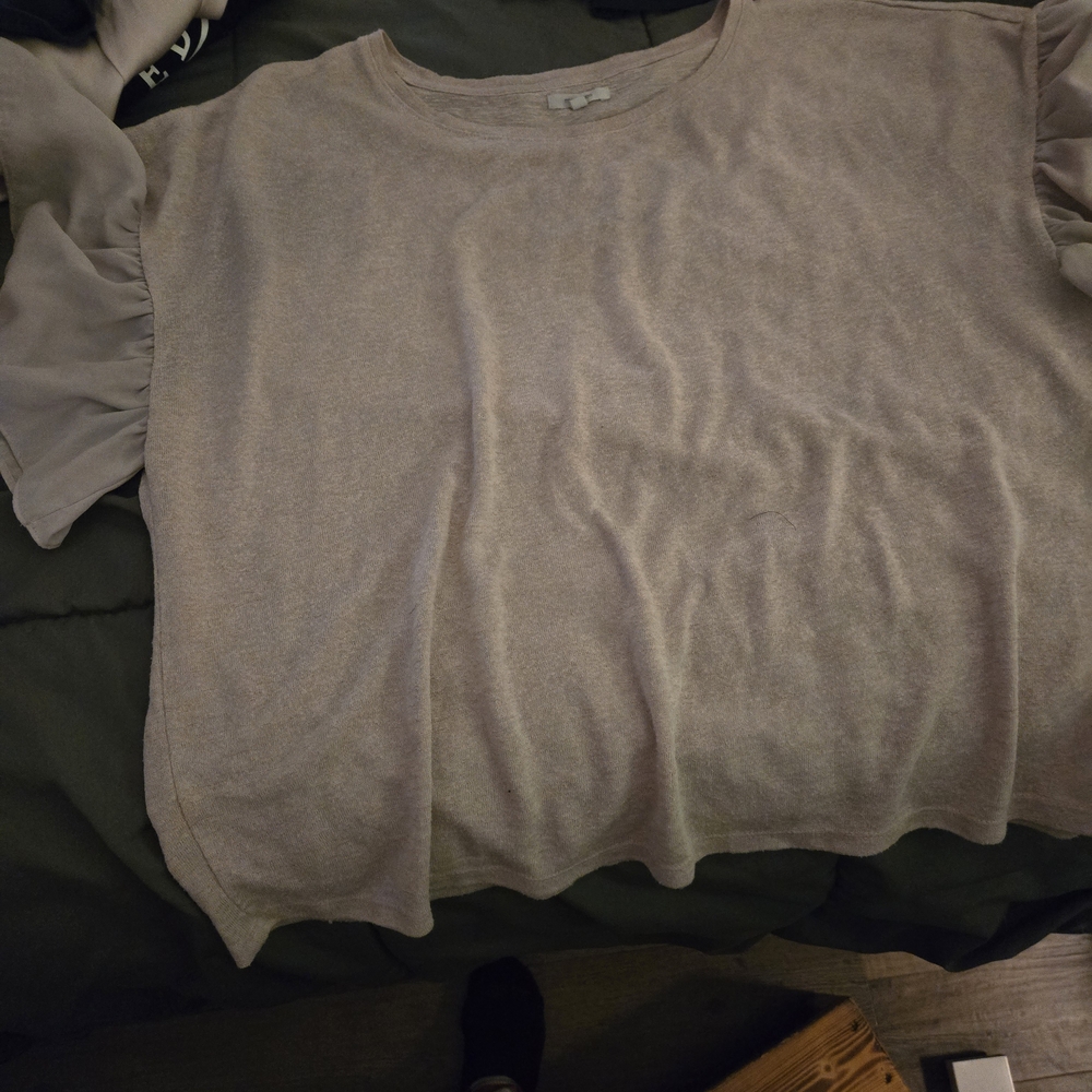 🌟 Closet Clean-Out Bundle | Women’s Tops & Tee | Great Deal - 3 items included